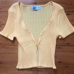 yellow tiger mist top